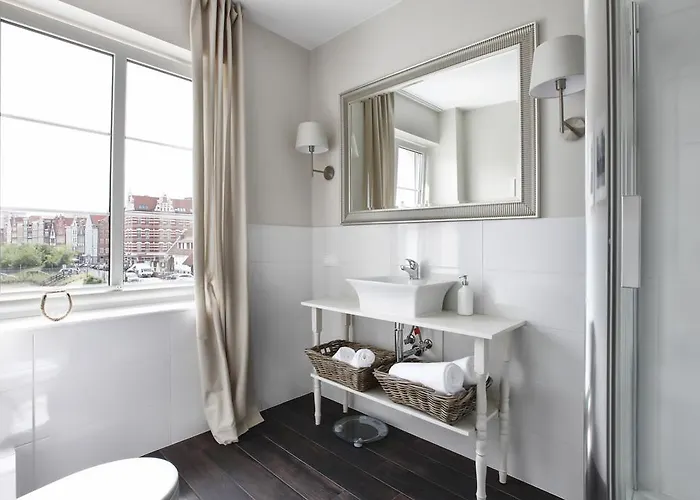 Riverside Apartments *