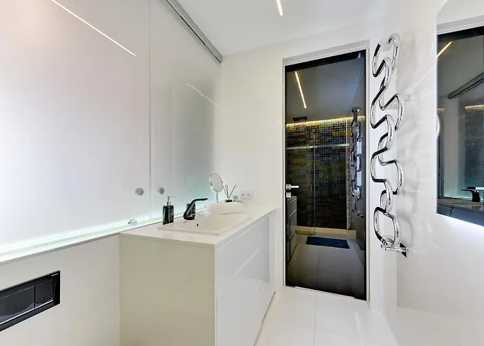 Riverside Apartments Apartment *